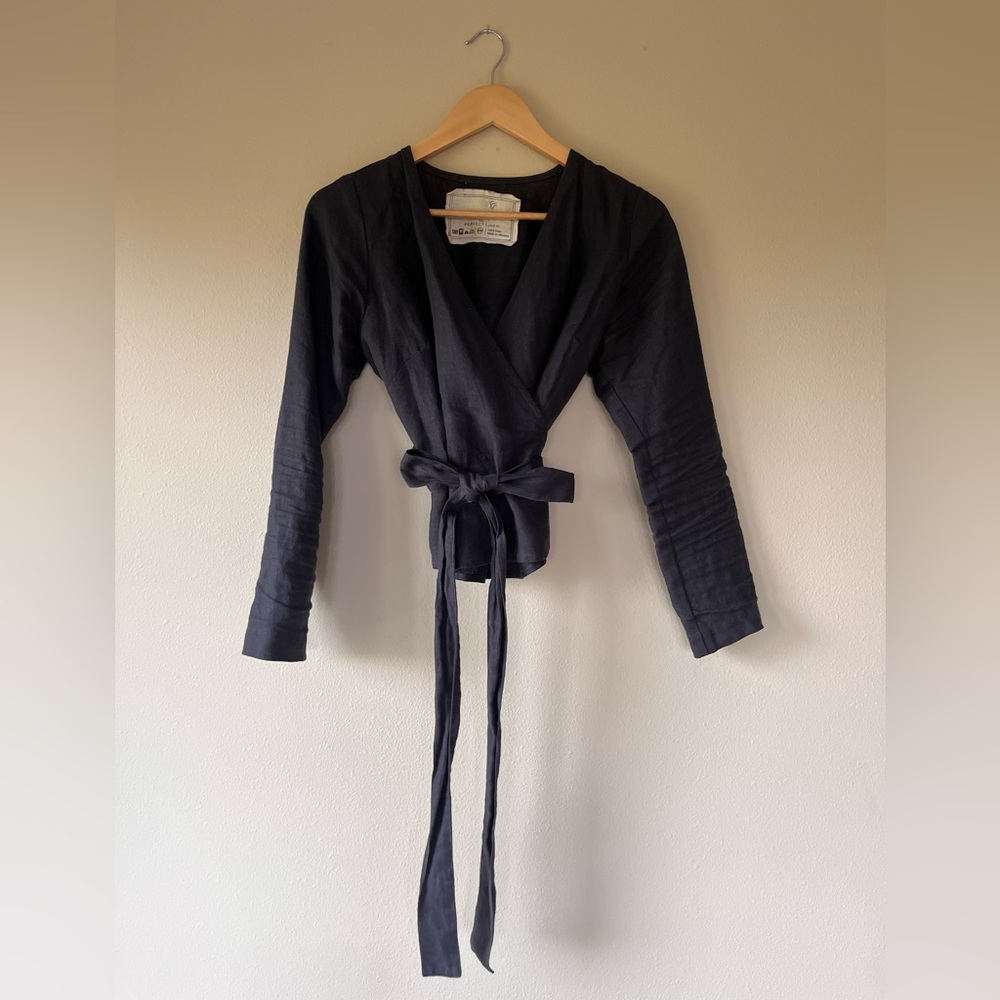 notPERFECTLINEN Long-Sleeve Madrid Linen Top in Dark Grey-Blue